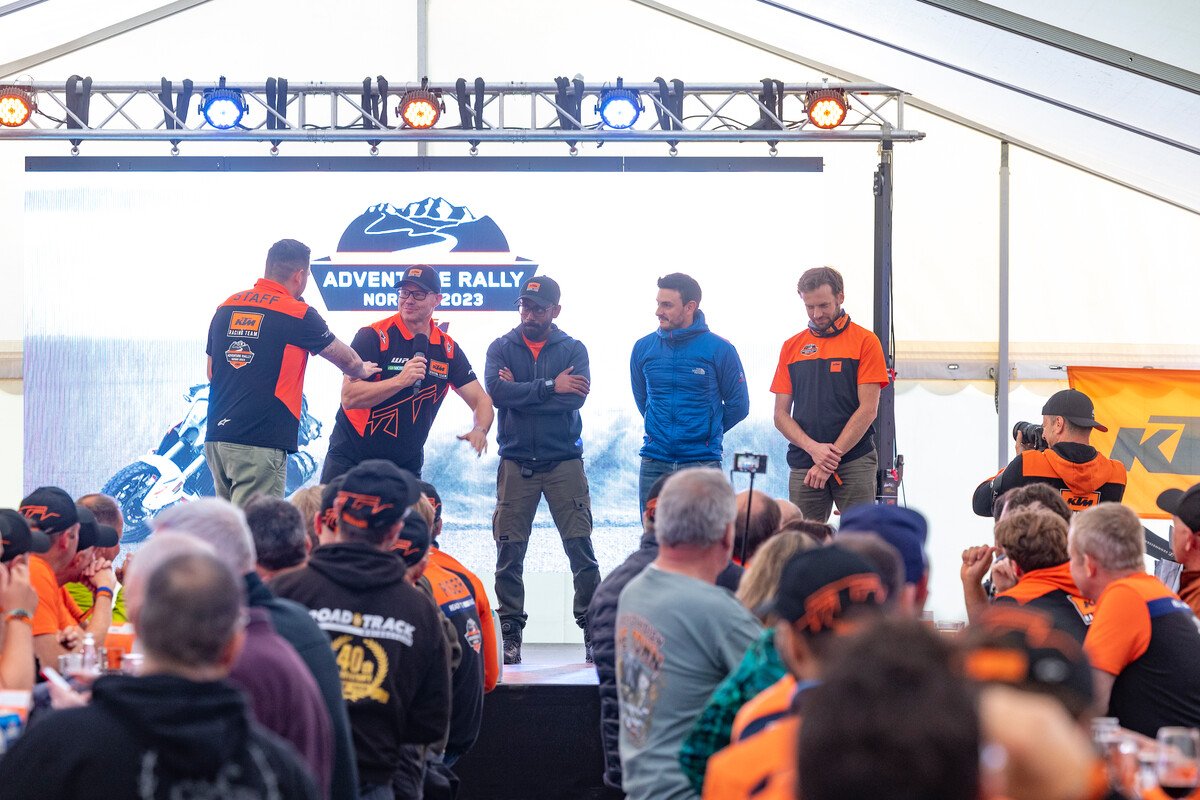 Evening route briefing on the main stage at Kvitfjell