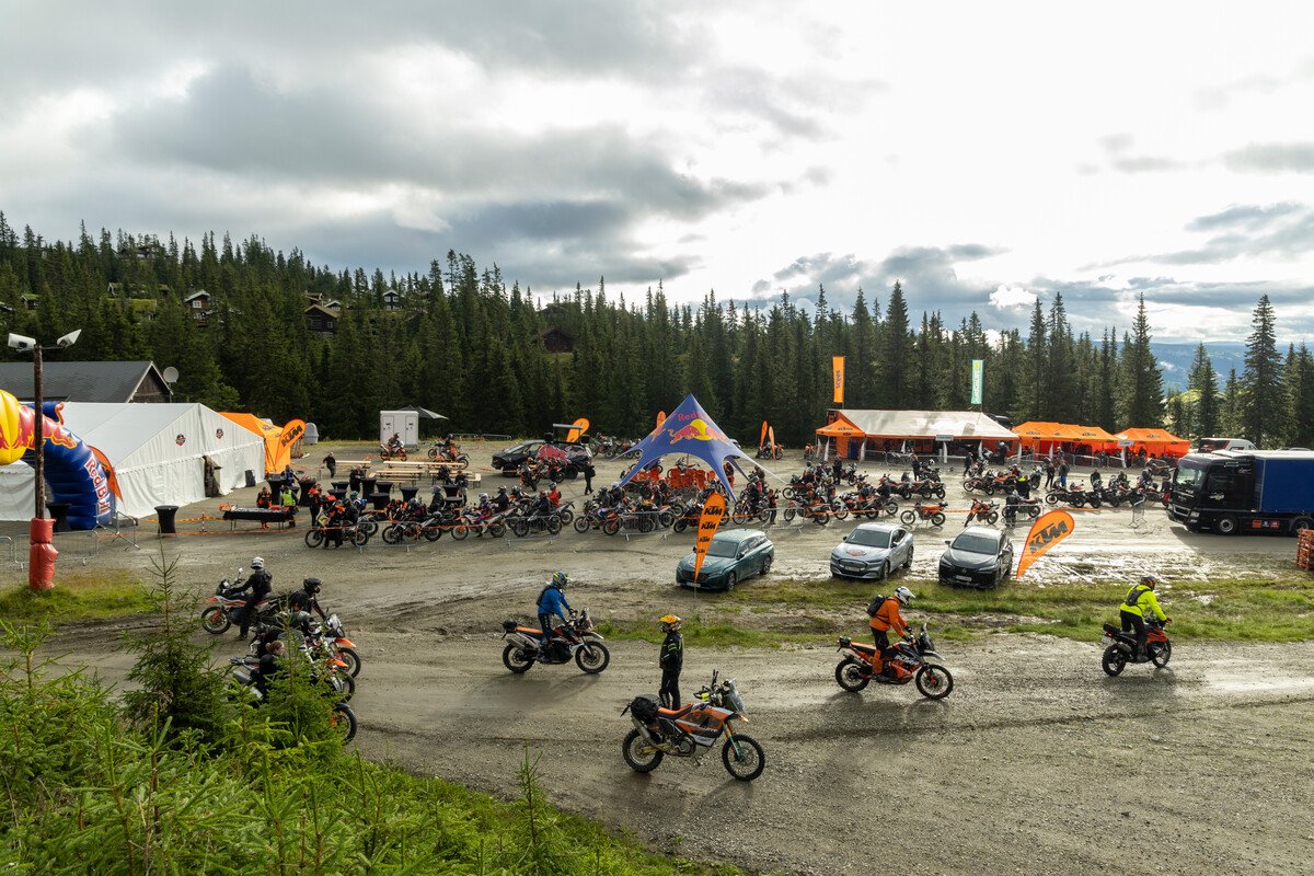 Riders departing in the rain on Day 1