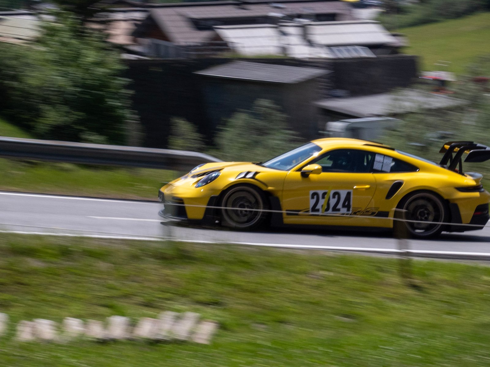 Yellow Porsche 911 GT3 RS at Stuben am Arlberg race 2026 Sony RX100 VII